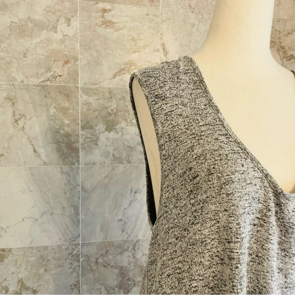 Riller & Fount Plunge Neck Tank Top - Picture 3 of 6